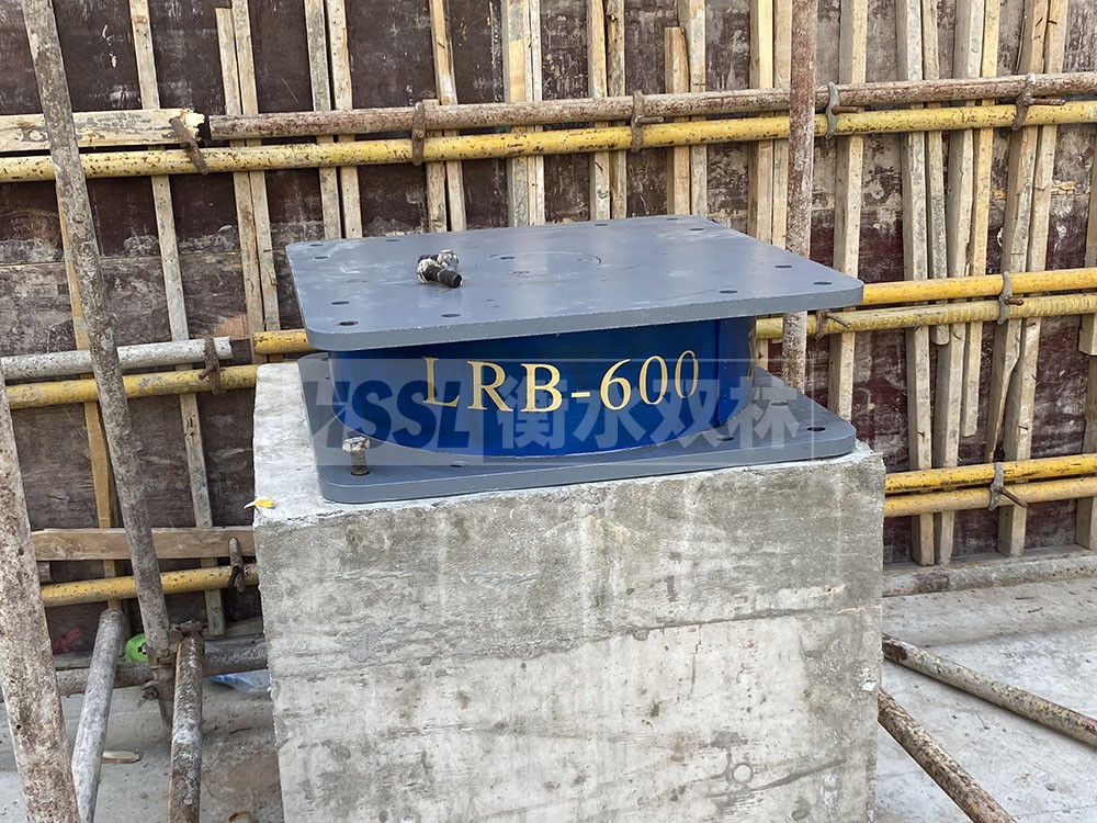 建筑高阻尼隔震鎖定支座 建筑隔震支座LNR300 天然橡膠隔震支座LNR900